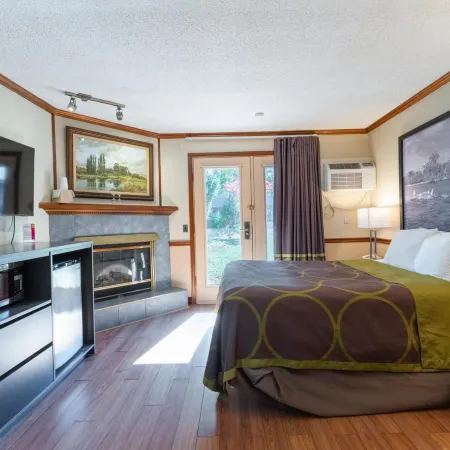 Super 8 by Wyndham Gananoque Country Squire Resort