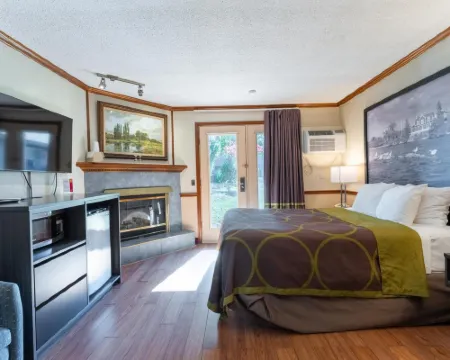 Super 8 by Wyndham Gananoque Country Squire Resort Hotels in Gananoque