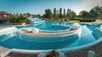 Tisia Hotel & Spa - Pools