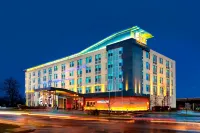 Aloft Montreal Airport Hotel dekat Arena Leo Crepin
