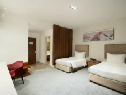 Ramada Hotel & Suites by Wyndham Erbil 32 Park Hotels in Erbil