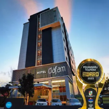 Hotel Dafam Pekanbaru Отели рядом с достопримечательностью «Река Сиак»