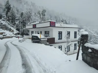 Vamoose MAA Bhawani Munsiyari Hotels near Khaliya top Munsiyari