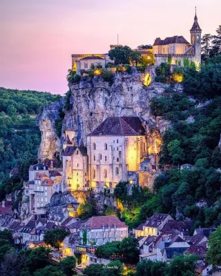 Le Roulottes du Petit Gouffre de Padirac Avec Spa Hotels in Loubressac