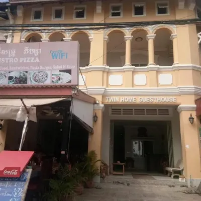 Twin Home Guesthouse Hotels near ដងព្រែក
