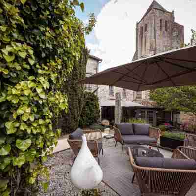 Logis Hostellerie de l'Abbaye Hotel Exterior