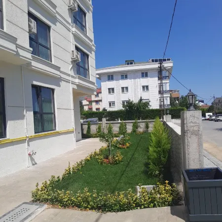 Petra Port Hotel Отели рядом с достопримечательностью «Пристань для яхт Виапорт»
