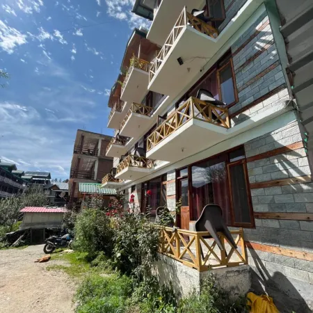 Yolo Social - the Social House & Cowork - Manali