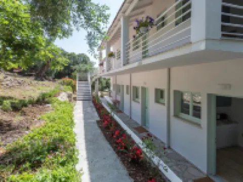 Reana Elegant Apartments by Konnect, Barbati Hotels in Mparmpati