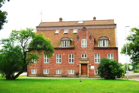 Halmstad Hotell & Vandrarhem Kaptenshamn Отели рядом с Аэропорт Хальмстад