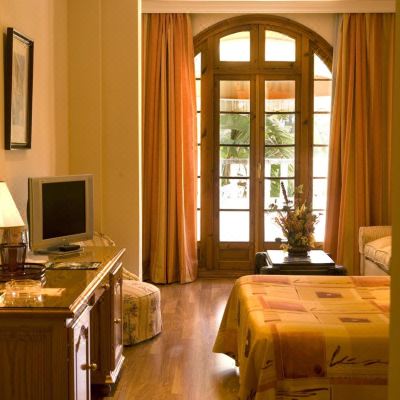 Junior Suite La Cueva Park Promo Code