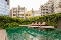 Luster Hotel - Pools