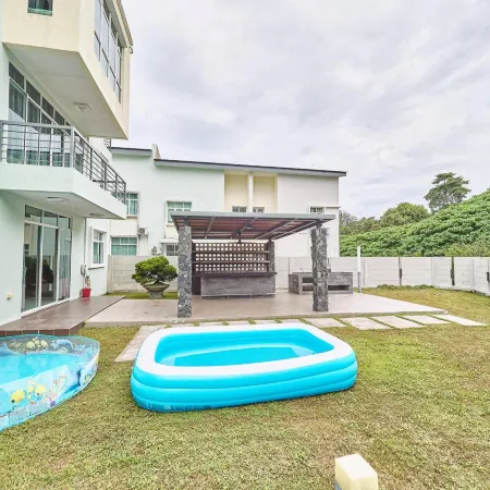 Shamrock Villas Corner or Seaview or Standard