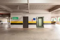 拉熱阿行政三飯店 - 停車場