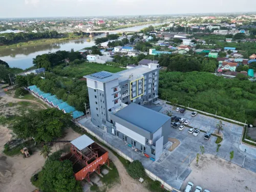 EZY Inn - parking