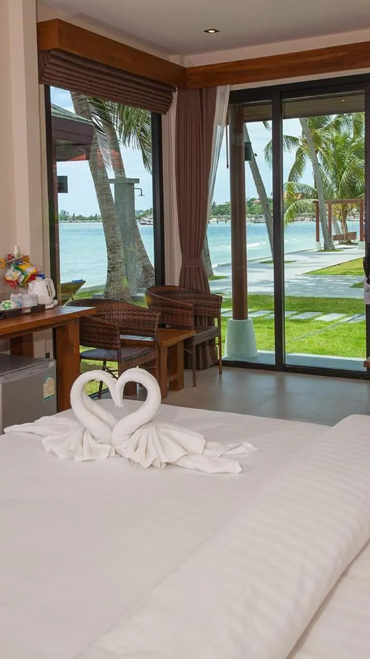 ห้องซุปเปอร์ดีลักซ์เตียงใหญ่หรือเตียงทวินพร้อมวิวทะเลด้านข้าง ปลอดบุหรี่