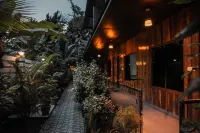 Golden Pebble Hotels near Trail to Elephant Beach