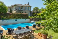 Luccombe Villa Holiday Apartments - Pools