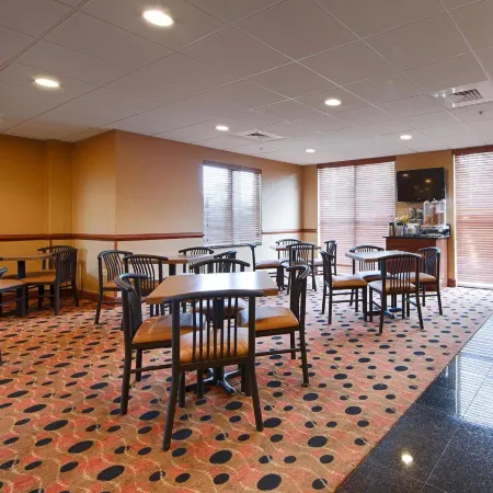 Days Inn & Suites by Wyndham Fort Pierce I-95
