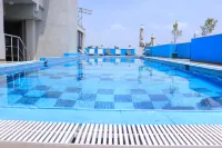Momona Hotel - Rooftop Pools