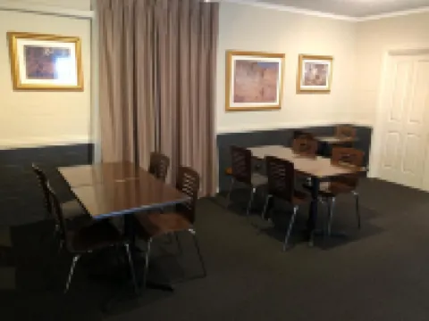 Coachman's Inn Motel فنادق في باثرست