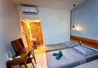 Buton Backpacker Lodge - 2-Star