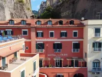 Hotel Il Faro Отели рядом с достопримечательностью «Пляж Леонеллис»
