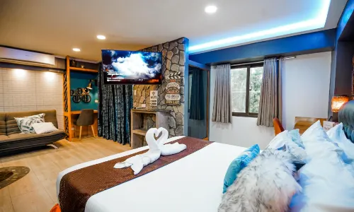 คล็อกเวิร์คออเรนจ์ ลักซ์ชัวรีสวีทส์