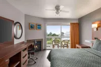 Travelodge by Wyndham Depoe Bay - parking