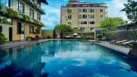 Sasha Transit Hotel - 4-Star