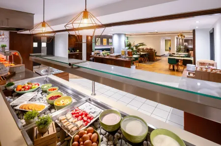 Holiday Inn High Wycombe M40, Jct. 4 Отели рядом с достопримечательностью «Библиотека Хай-Уиком»