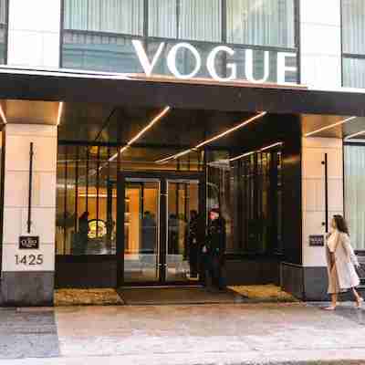 Vogue Hotel Montreal Downtown, Curio Collection by Hilton Hotel Exterior