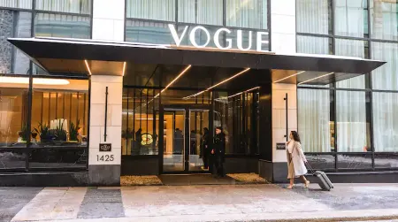 Vogue Hotel Montreal Downtown, Curio Collection by Hilton