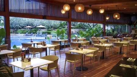 Holiday Inn Express Port Moresby Отели рядом с достопримечательностью «Университет Папуа-Новая Гвинея»