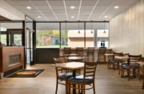 Super 8 by Wyndham Liverpool/Syracuse North Airport Hotels in Onondaga County