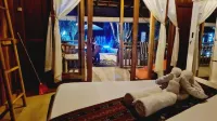Panorama Cottages Beach Village Hotels in Pemongkong