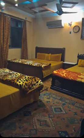 AK HOTEL Abbottabad Отели рядом с достопримечательностью «Университет Инжиниринг & Текнолоджи Абботтабад Кампус»