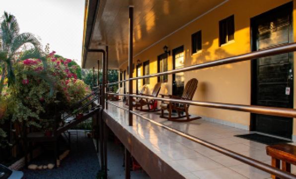 Roxy's Bed & Breakfast - Housity