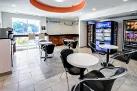 Motel 6 Allentown, PA - 2-Star