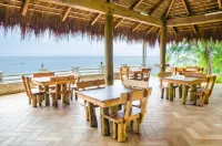 Paraiso Rainforest and Beach Hotel - parking