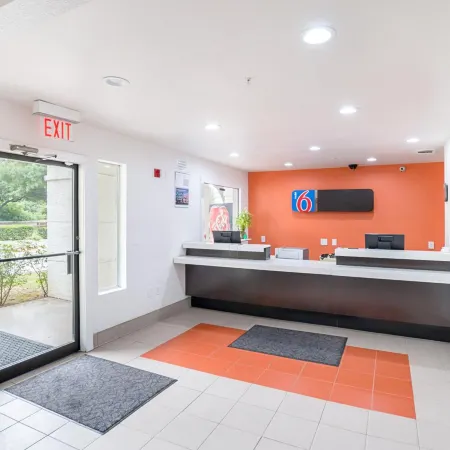 Motel 6 Grand Prairie, TX - Near Six Flags Drive