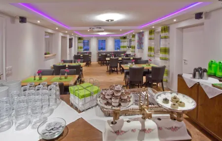 Hotel Vintage am Bundesbank-Bunker Отели в г. Клоттен