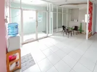 RedDoorz Syariah Near Q-Mall Banjarbaru Hotels in Guntung Payung