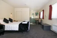 Ashleigh Court Motel - ที่มีสระว่ายน้ำ