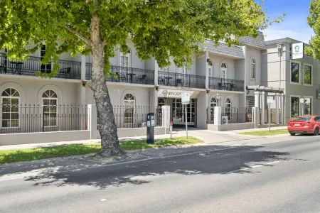 Sherbourne Terrace Hotel Отели в г. Шеппартон