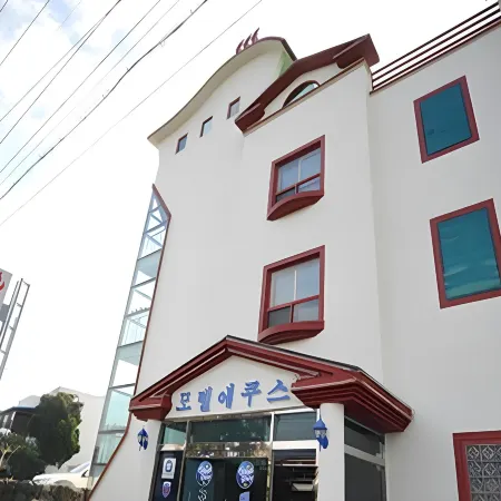 Goodstay Equus Motel Отели рядом с достопримечательностью «Дельфинарий Marine Park»
