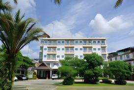 โรงแรมนานาบุรี