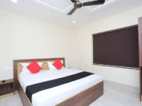 Hotel Adish โรงแรมในCuttack