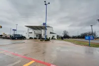 Motel 6 Denison, TX - parking