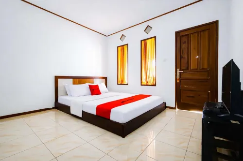 RedDoorz at Pondok Alief near Pantai Ujung Genteng 3 - 2 estrellas